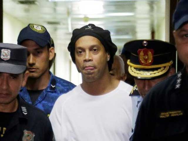 Ronaldinho nguy cơ ngồi tù 10 năm
